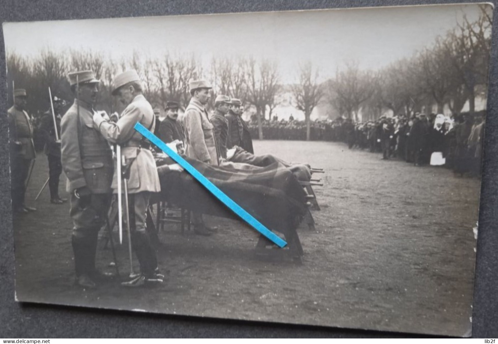 1915 Remise Décorations Officiers Blessés Sur Brancards Tranchées Ww1 Poilu 14 18 Photo - Guerre, Militaire