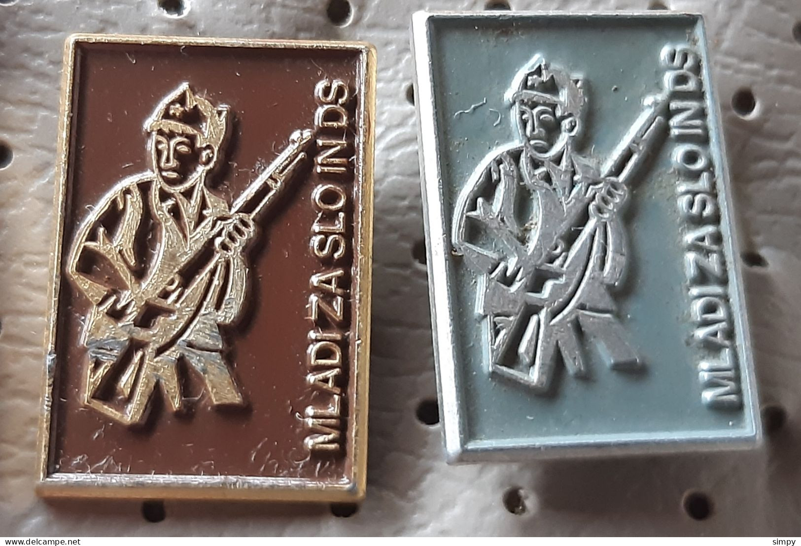 Partisan With Rifle Mladi Za SLO In DS  World War II. Slovenia Pins - Militaria