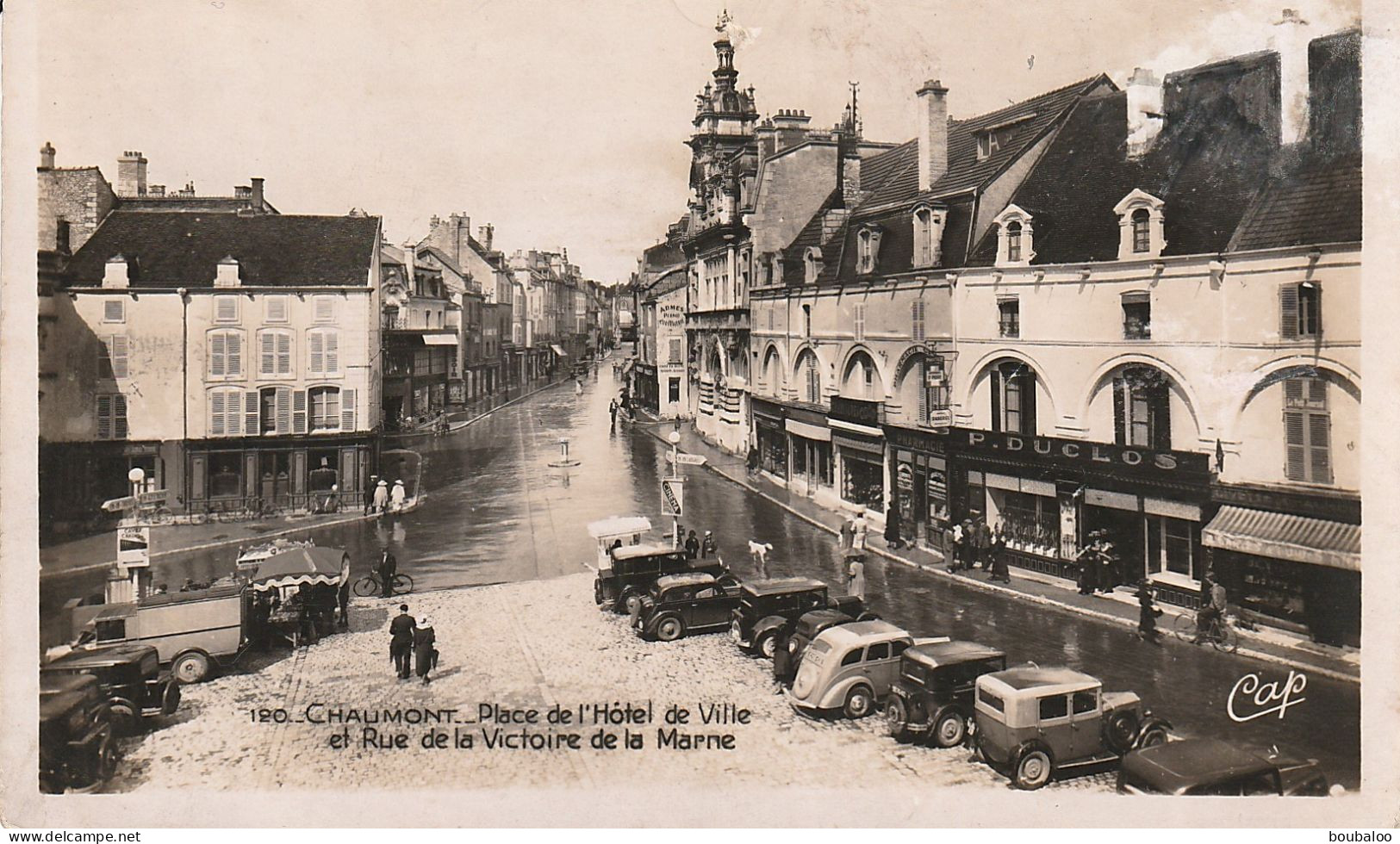 CHAUMONT - BELLES VOITURES ANCIENNES SUR LA PLACE DE L'HOTEL DE VILLE - Chaumont