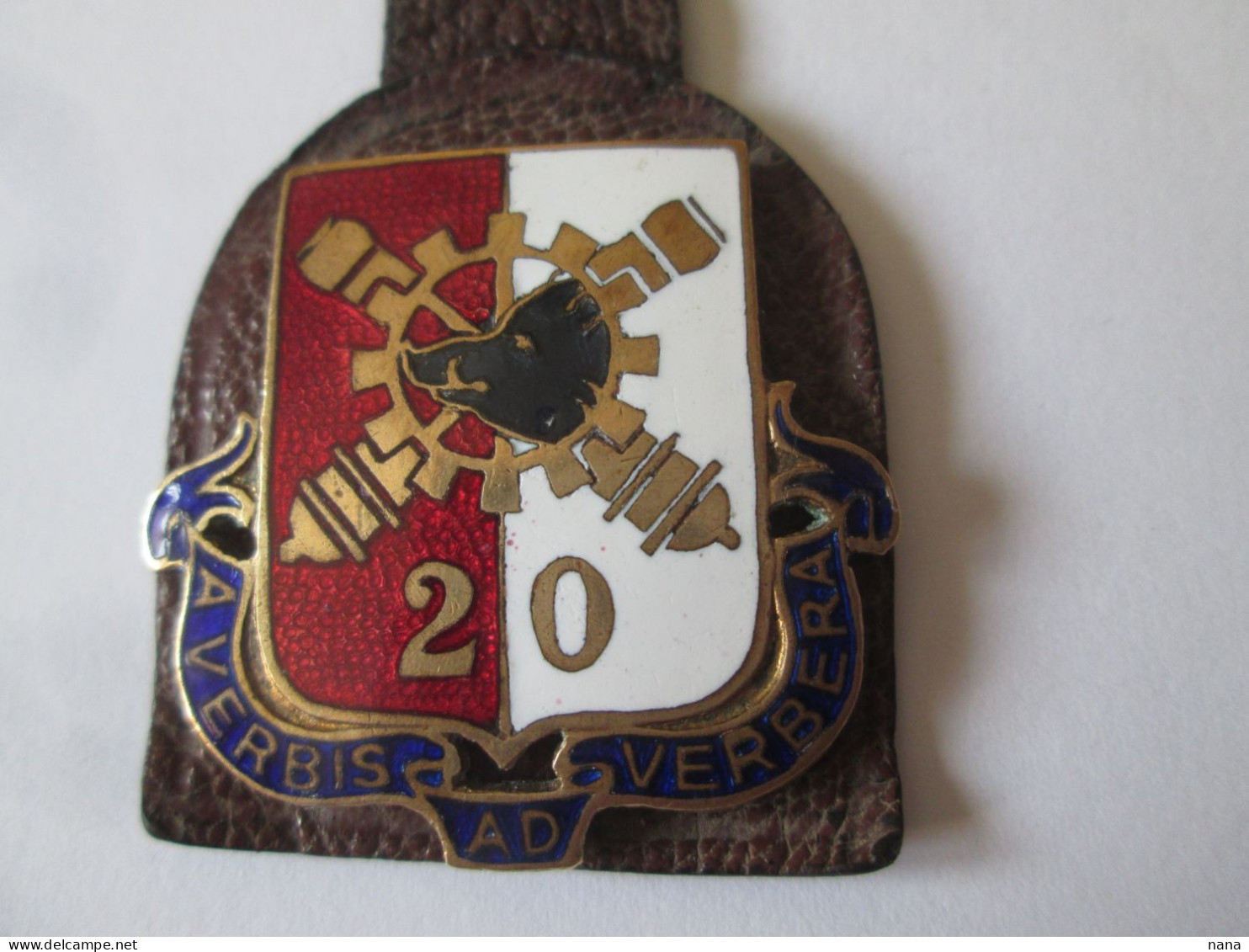 Rare! Insigne Ancien Belgique:20e Regiment Artillerie/Belgian Old 20 Regiment Artillery Badge,dm=34 X 32 Mm - Vereinswesen