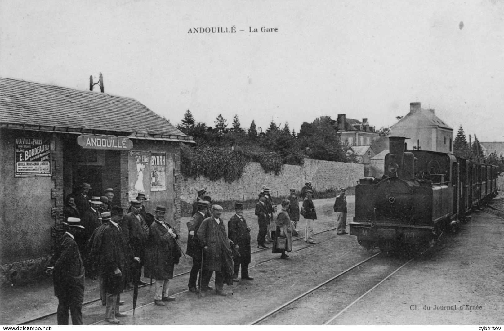 ANDOUILLE - La Gare - Le Train - Les Voyageurs - Très Beau Plan - Très Bon état - Andere & Zonder Classificatie