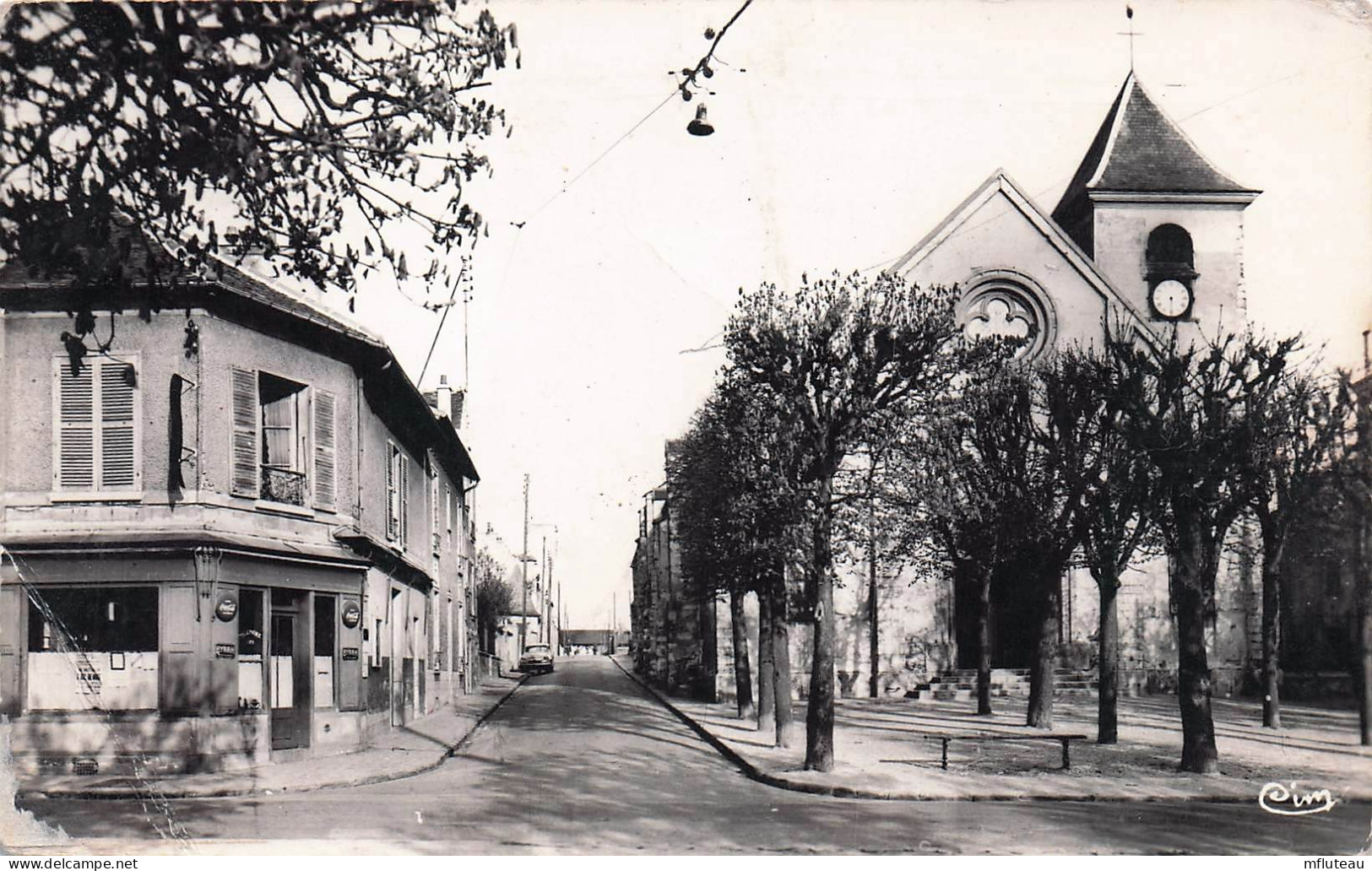 94* CHENNEVIERES    Eglise St Pierre ( Pli Bas Droit)  (CPSM 9x14cm)  RL45,0918 - Chennevieres Sur Marne