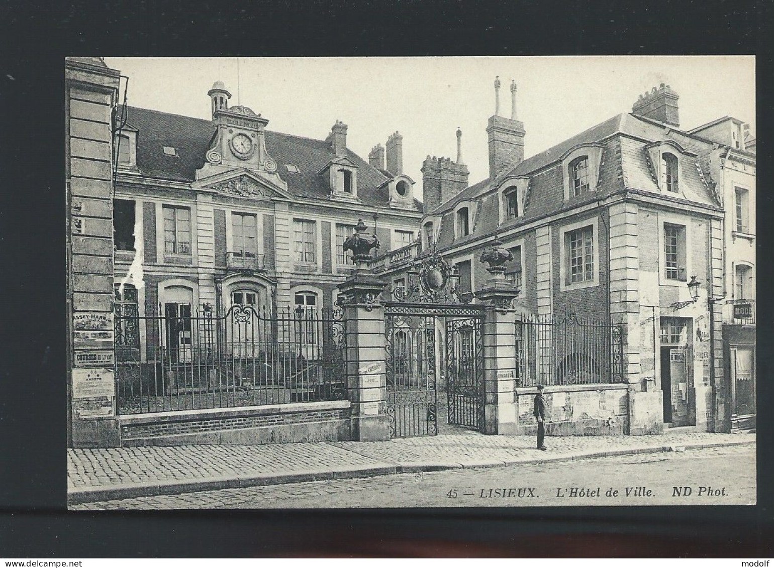 CPA - 14 - Lisieux - L'Hôtel De Ville - Non Circulée - Lisieux