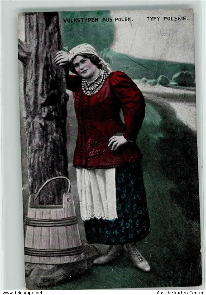 39346911 - Volkstypen Aus Polen Frau Tracht Holzeimer Baum - Poland