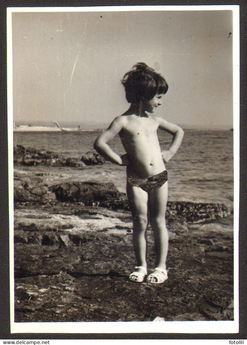 Girl On Beach Old Photo 9x6 Cm #41281 - Personnes Anonymes