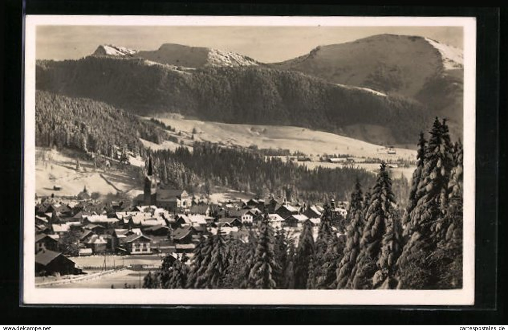 AK Oberstaufen I. Bayr. Allgäu, Ortsansicht Mit Rindalphorn Und Hochgrat  - Oberstaufen