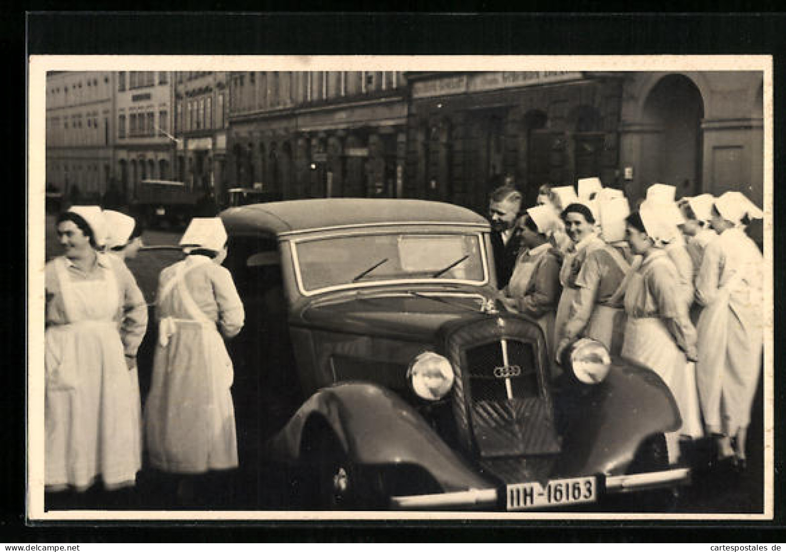 Foto-AK Wanderer Auto Mit Kfz-Kennzeichen HH-16163, Rot-Kreuz-Schwestern  - Toerisme