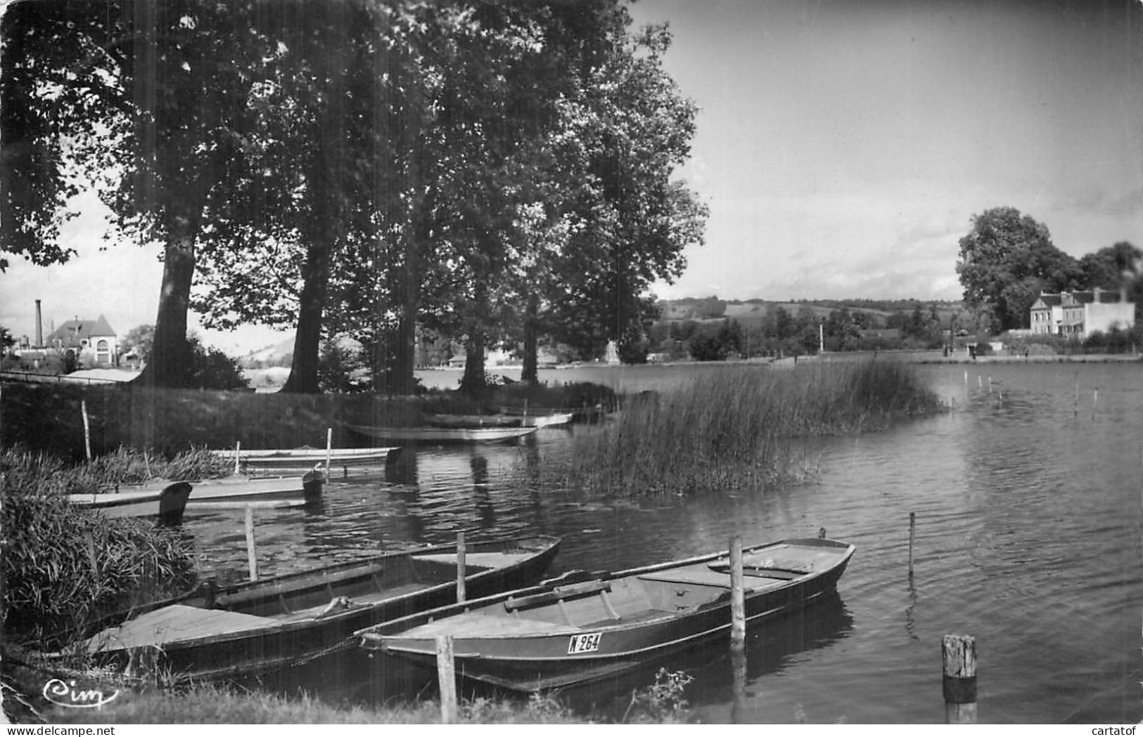 VILLENEUVE Sur YONNE . L'Ile . Les Bords De L'Yonne - Villeneuve-sur-Yonne