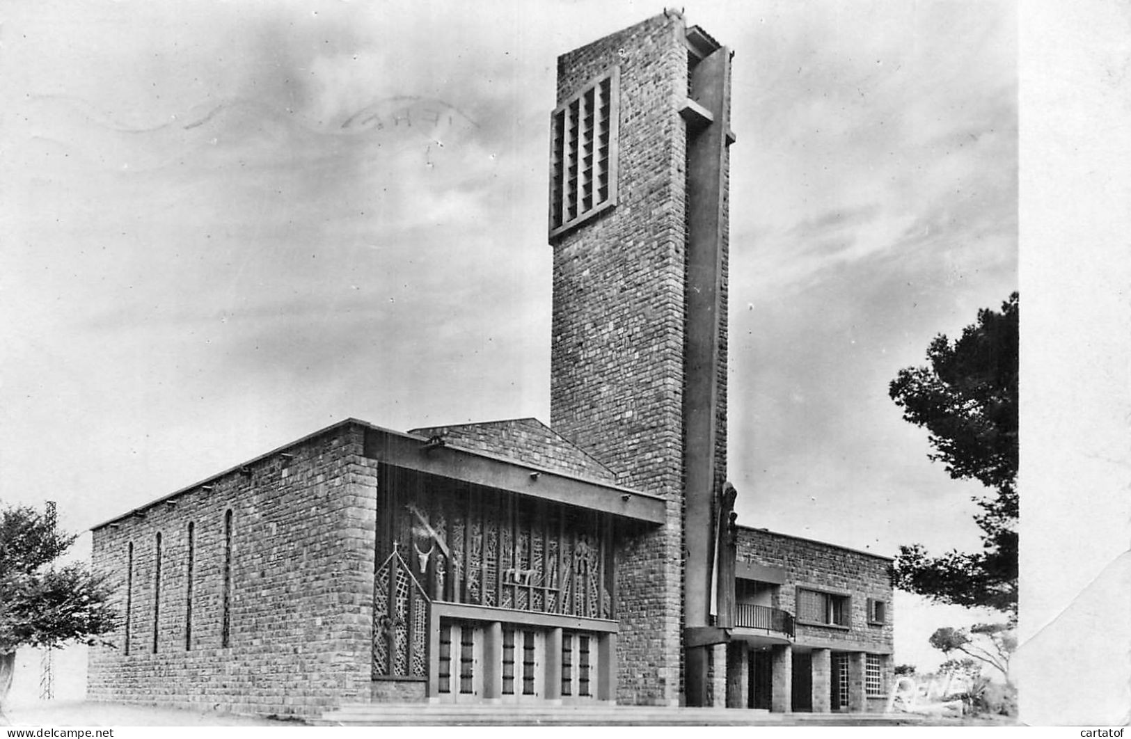 HYERES . Sanctuaire De ND De Consolation . - Hyeres