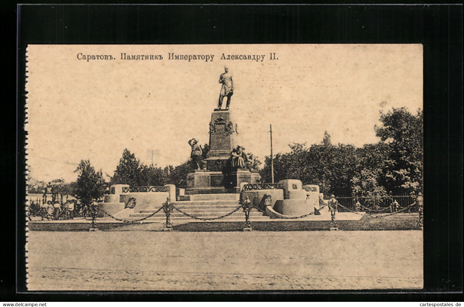 AK Saratow, Platz Mit Denkmal  - Rusland