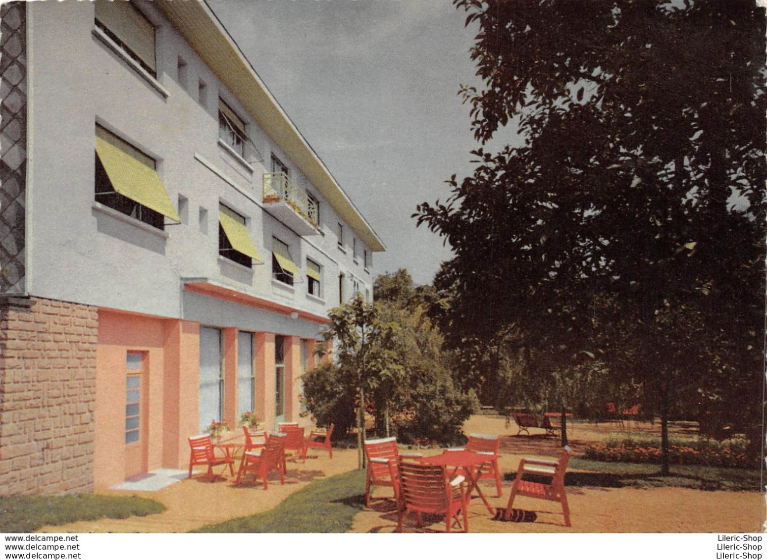 CPSM  ±1970 -  VITTEL - Le CASTEL FLEURI, Hôtel Restaurant- PHOTO MARCEL Vittel - Contrexeville