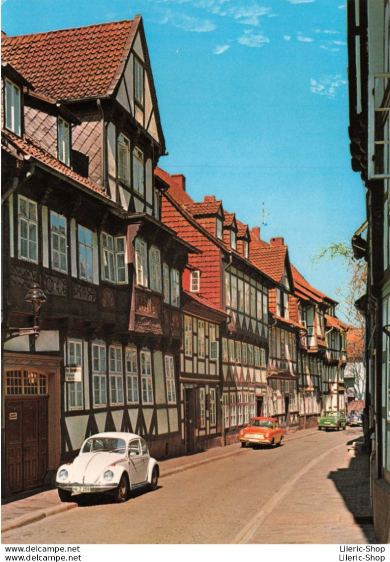 AUTOMOBILES - HILDESHEIM  - VOLKSWAGEN Cox Coccinelle  - FORD Taunus CPM 1977 - Turismo