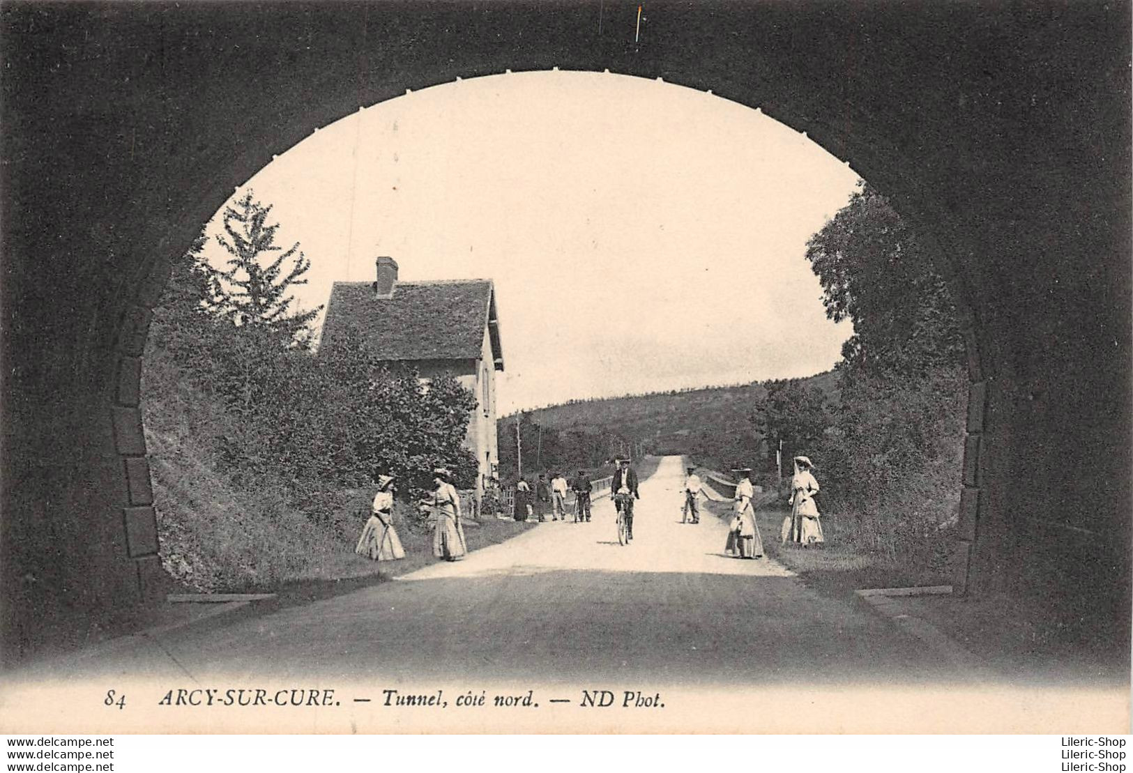 ARCY-sur-CURE (89) CPA ±1920 - , Le Tunnel, Côté Nord - Cyclistes- ND Phot. - Autres & Non Classés