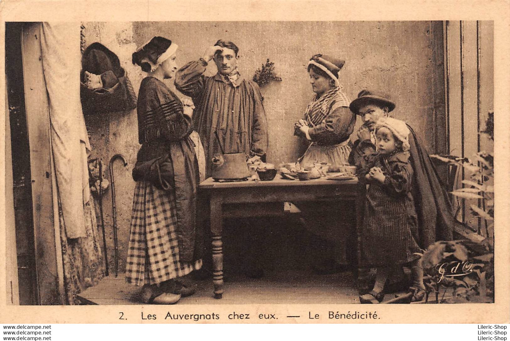 FOLKLORE EN AUVERGNE 12 cpa Editeur GOUTTEFANGEAS à Olliergues