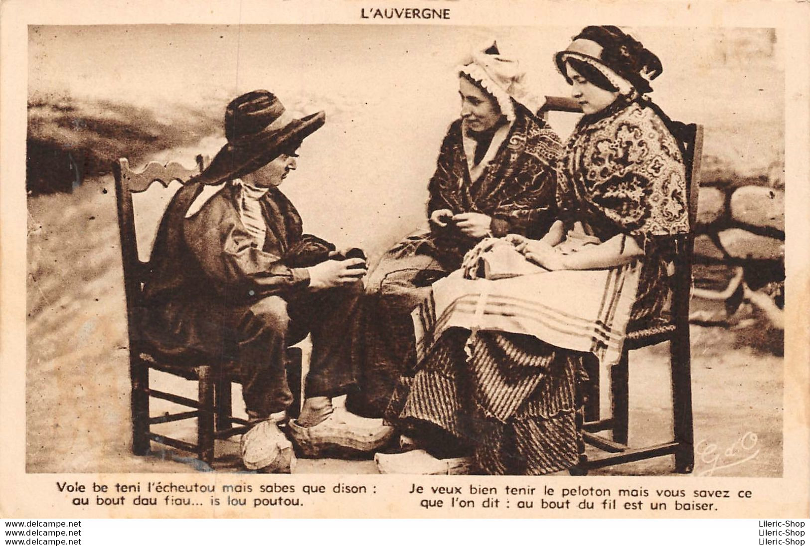 FOLKLORE EN AUVERGNE 12 cpa Editeur GOUTTEFANGEAS à Olliergues