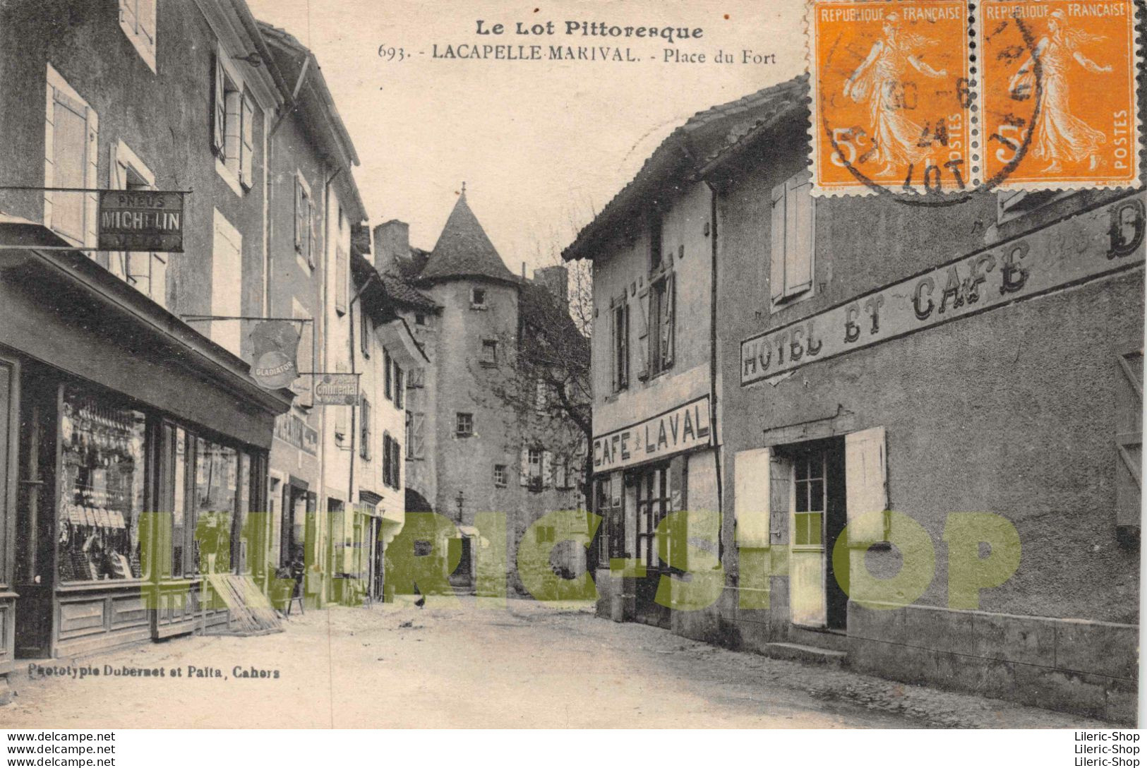 LACAPELLE-MARIVAL (46) Place Du Fort En 1924 - Café LAVAL - Magasins - Pancarte Publicitaire Pneus MICHELIN Vélo - Lacapelle Marival