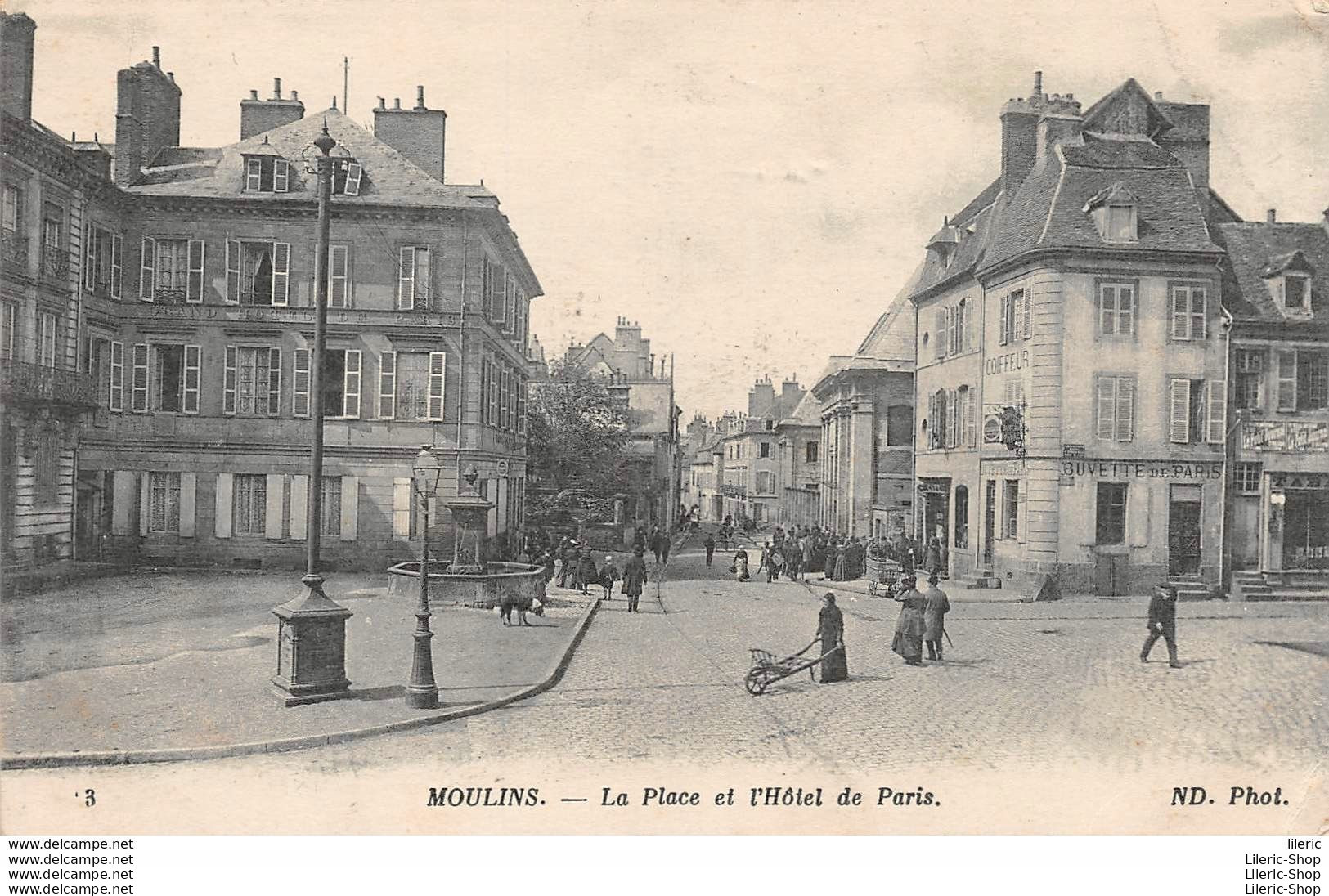 MOULINS (03)  CPA 1912 LA PLACE DE L'HOTEL DE VILLE ET LA BUVETTE DE PARIS - EDITIONS N.D - Moulins