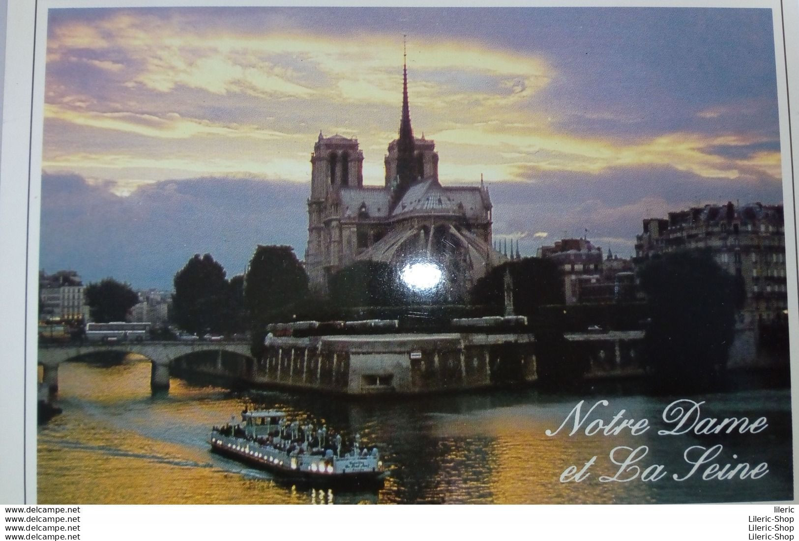 CARNET-DÉPLIANT DE CARTES POSTALES COMPLET "SOUVENIR DE PARIS" AVEC UN PLAN ET  LISTE DES STATIONS DE MÉTRO