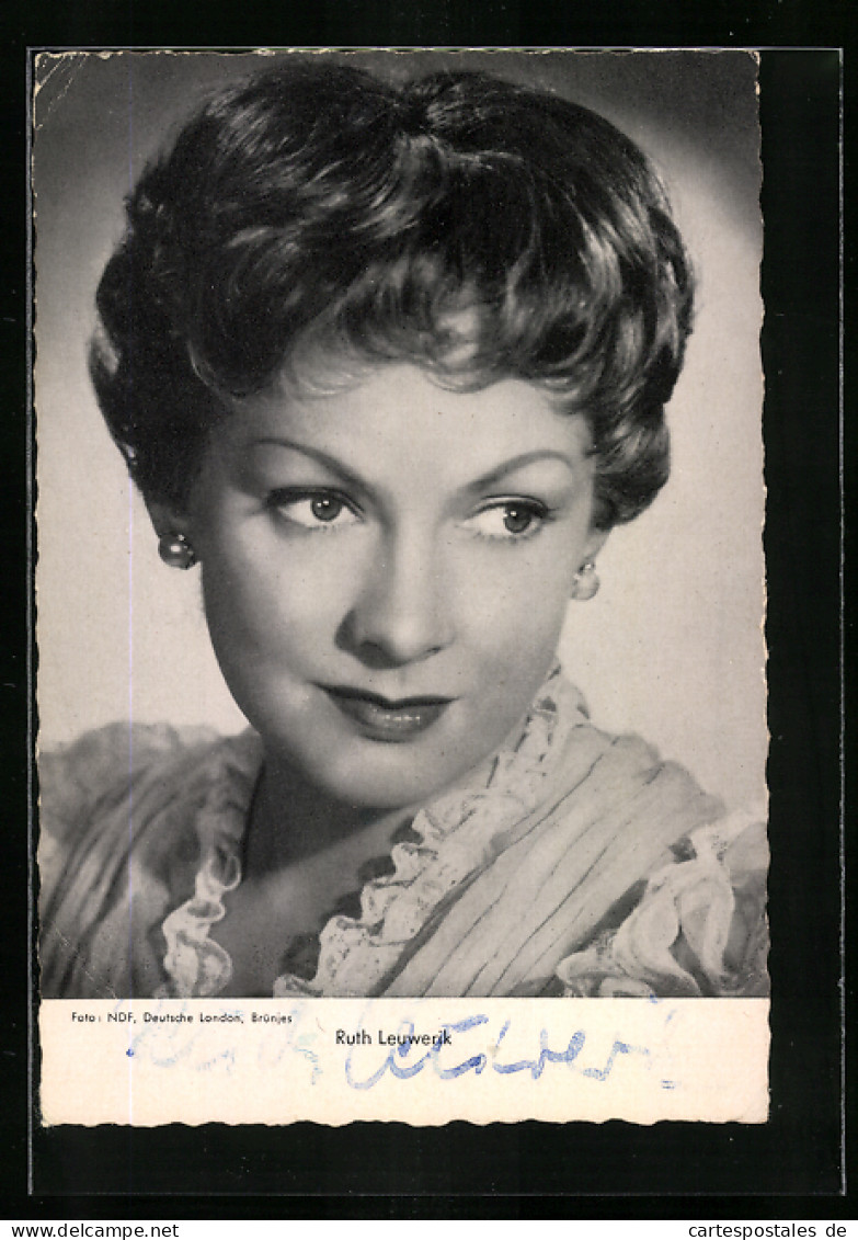 AK Schauspielerin Ruth Leuwerik, Mit Original Autograph  - Acteurs