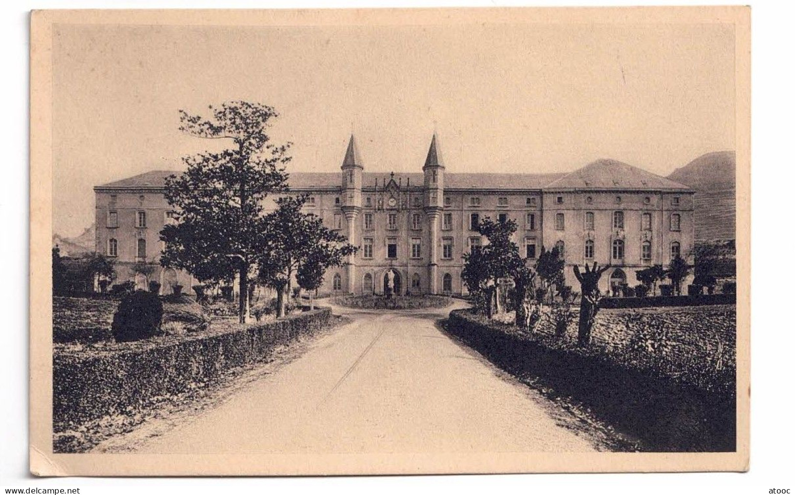 Saint-Affrique Collège Saint-Gabriel façade du collège