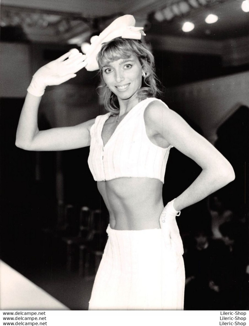 Model KIM MIDDLEGHTON Wearing Andrea Wilkin Two-piece 'Sailor' Wedding Outfit At The Harrods 1986 Spring Bridal Show - Pin-Ups