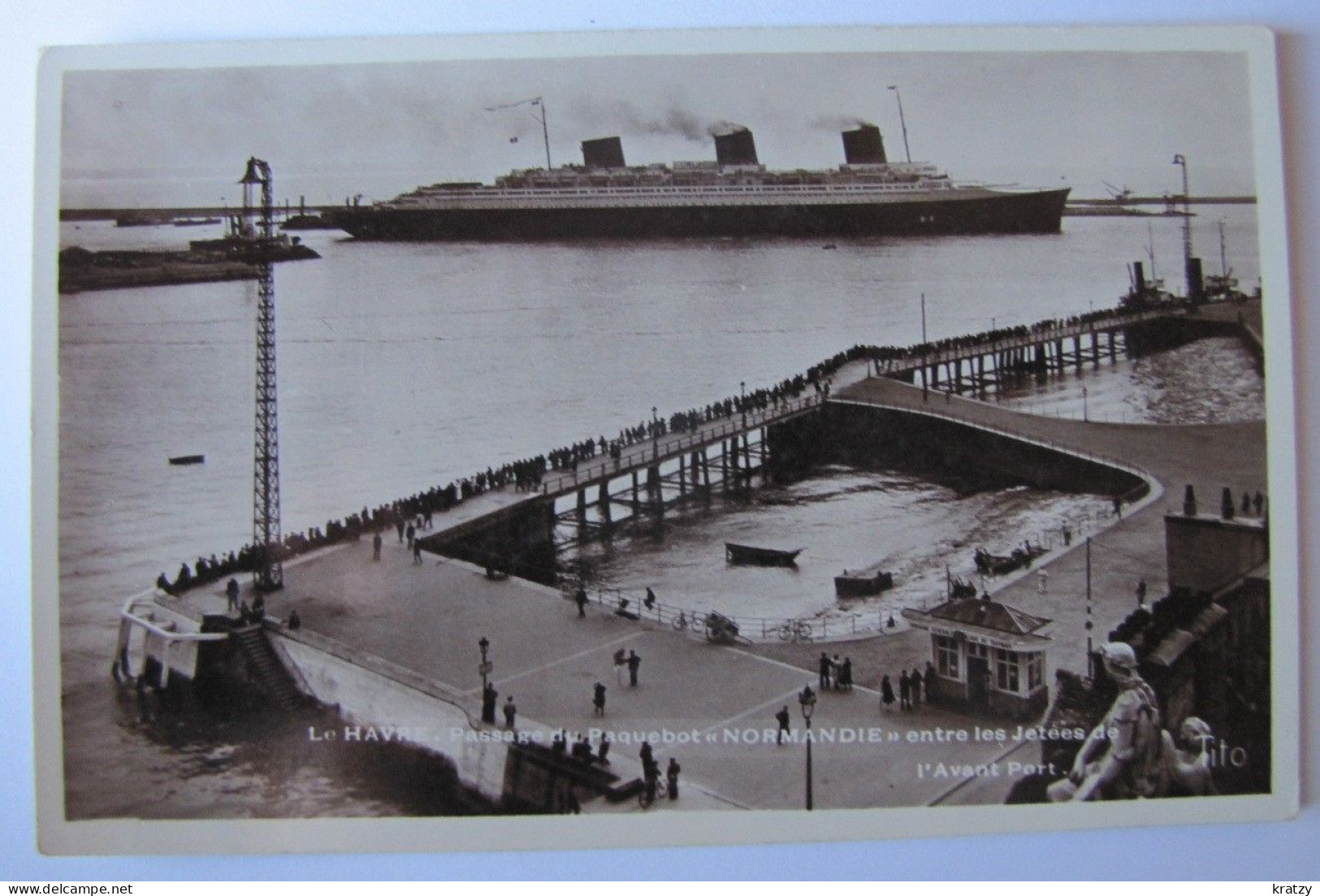 FRANCE - SEINE MARITIME - LE HAVRE - Passagers Du Paquebot "Normandie" Entre Les Jetées De L'Avant-Port - Port