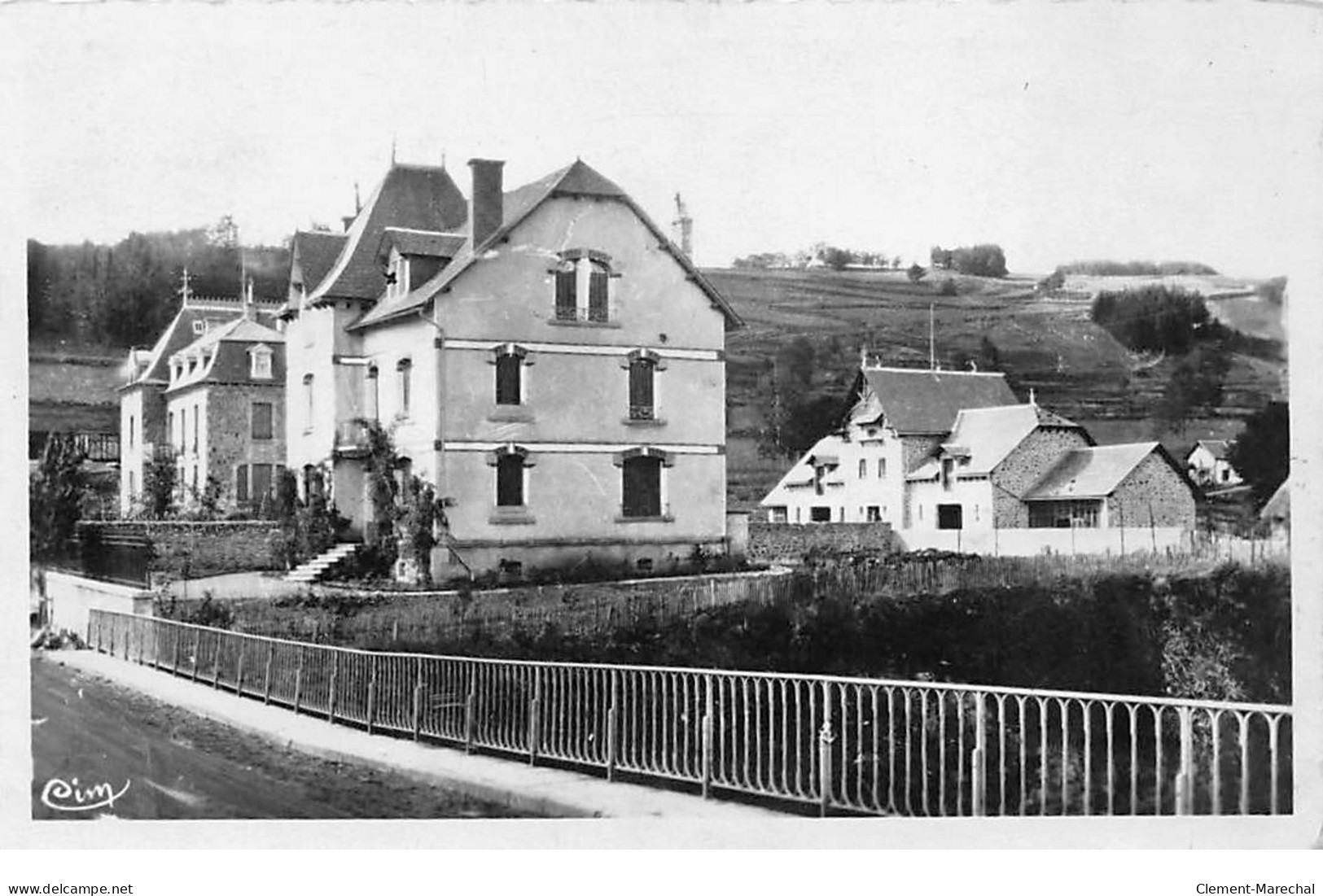 ALLANCHE - Nouvelle Avenue De La Gare - Très Bon état - Allanche