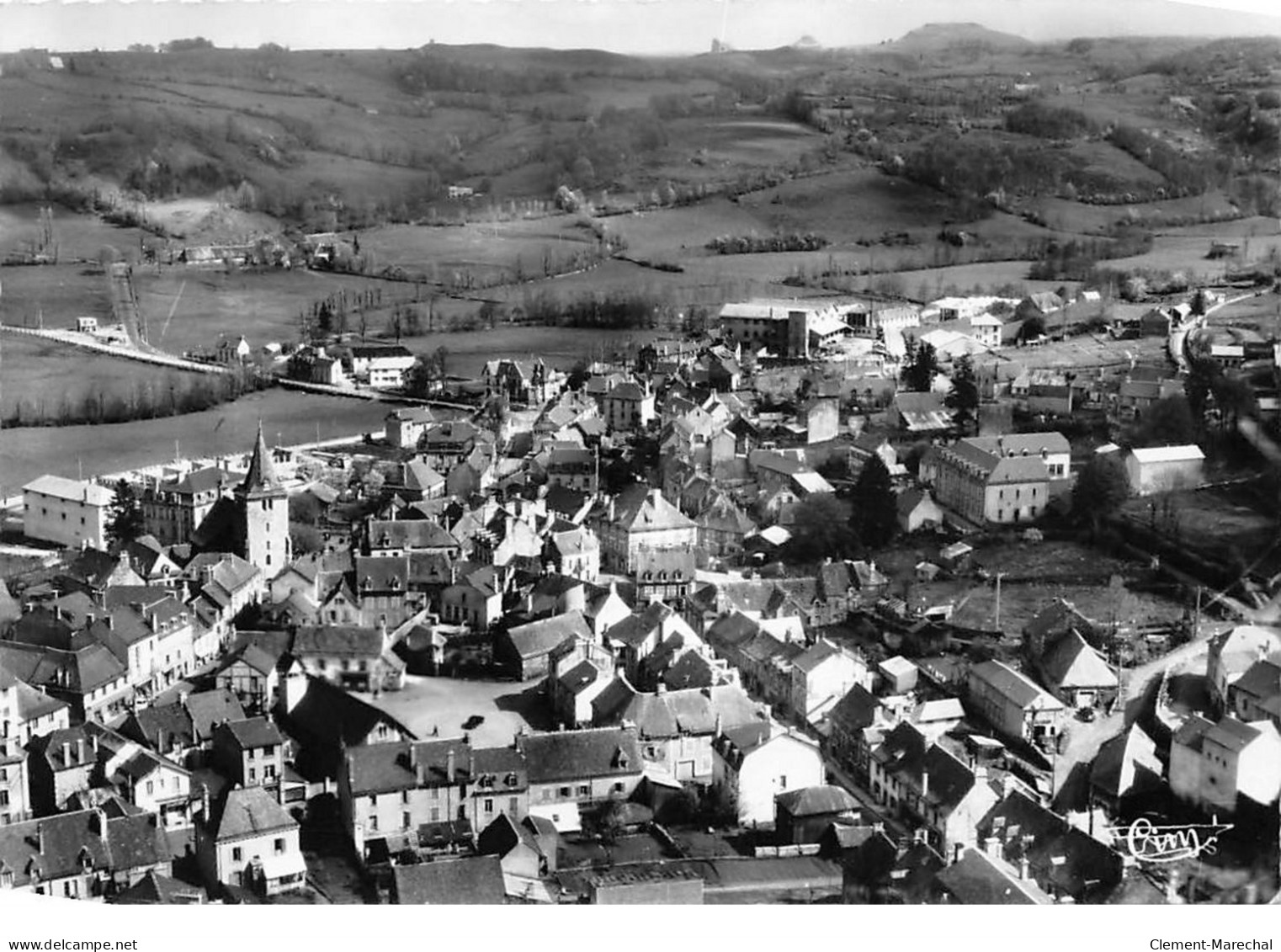 RIOM ES MONTAGNE - Vue Générale Aérienne -très Bon état - Autres & Non Classés