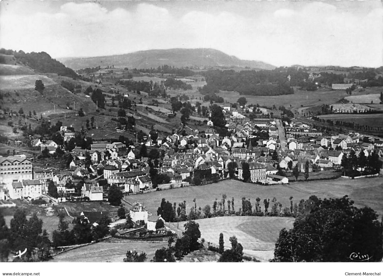 RIOM ES MONTAGNE - Vue Générale -très Bon état - Autres & Non Classés