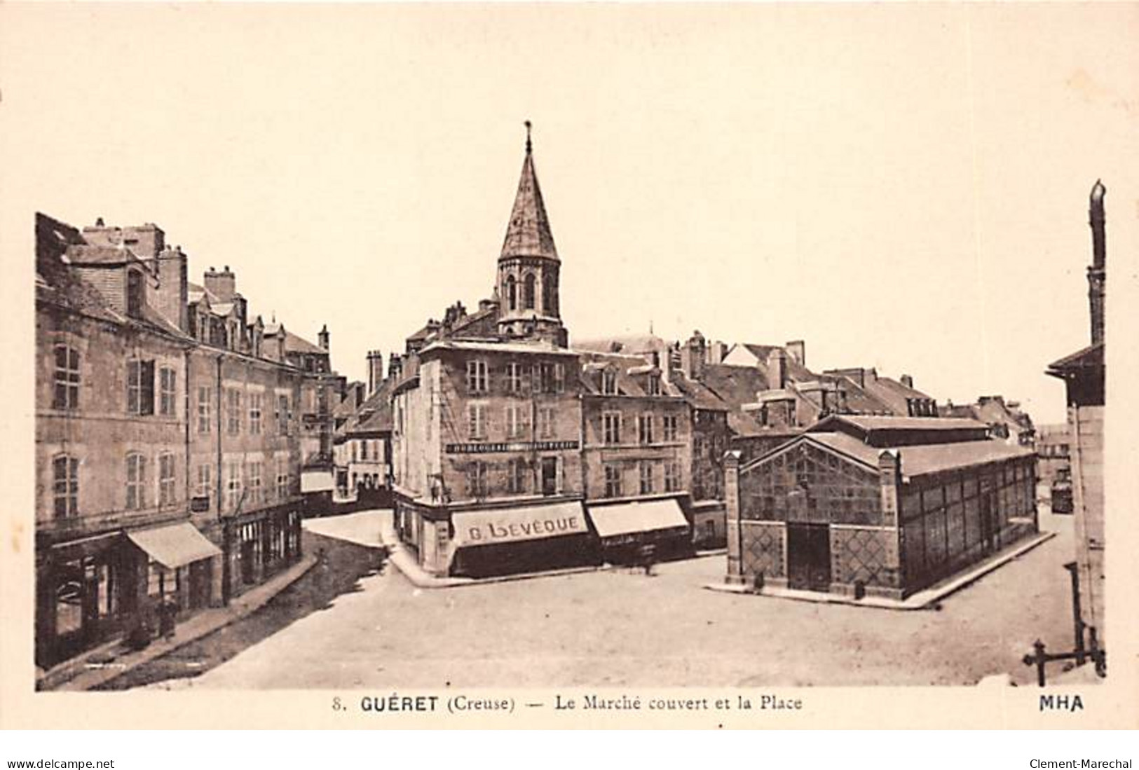 GUERET - Le Marché Couvert Et La Place - Très Bon état - Guéret