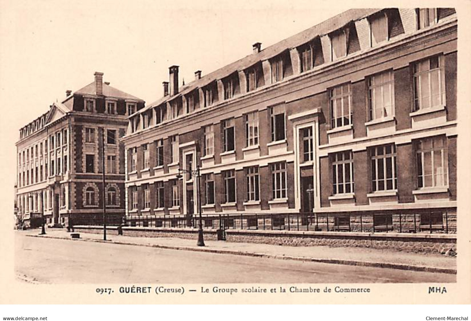 GUERET - Le Groupe Scolaire Et La Chambre De Commerce - Très Bon état - Guéret