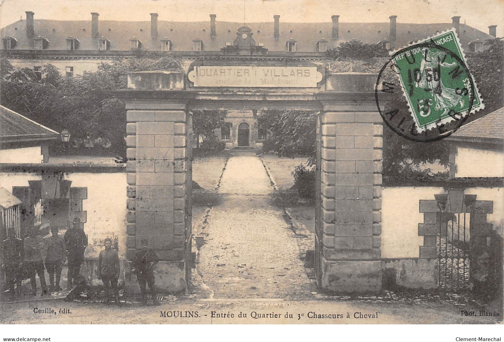 MOULINS - Entrée Du Quartier Du 3e Chasseurs à Cheval - Très Bon état - Moulins