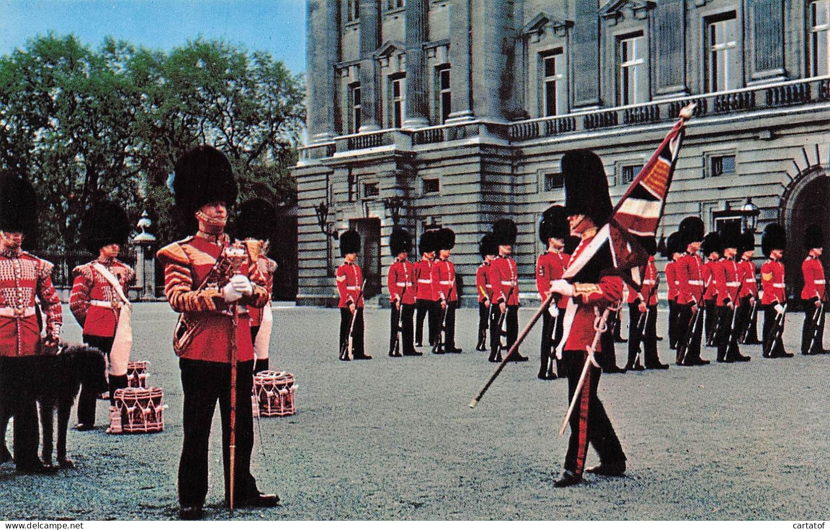 Changing The Guards Ceremony . Buckingham Palace . LONDON . - Autres & Non Classés