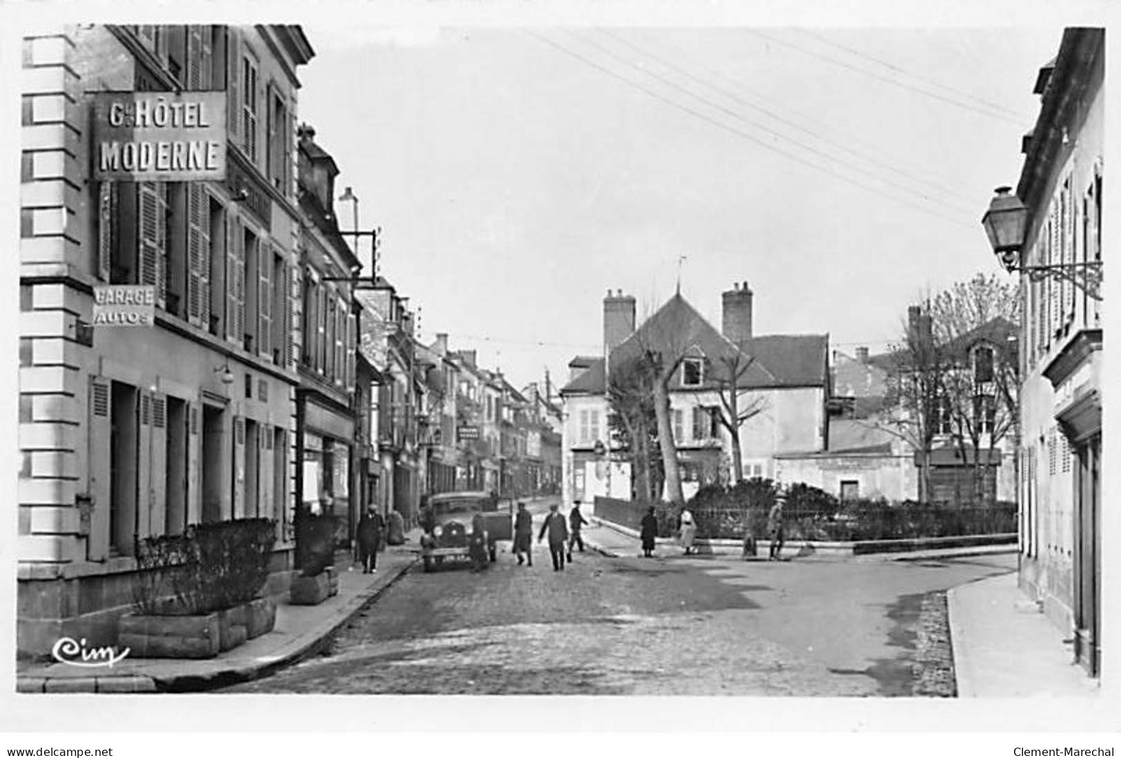 COSNE - Rue Du Commerce Et Square Gambon - Très Bon état - Cosne Cours Sur Loire