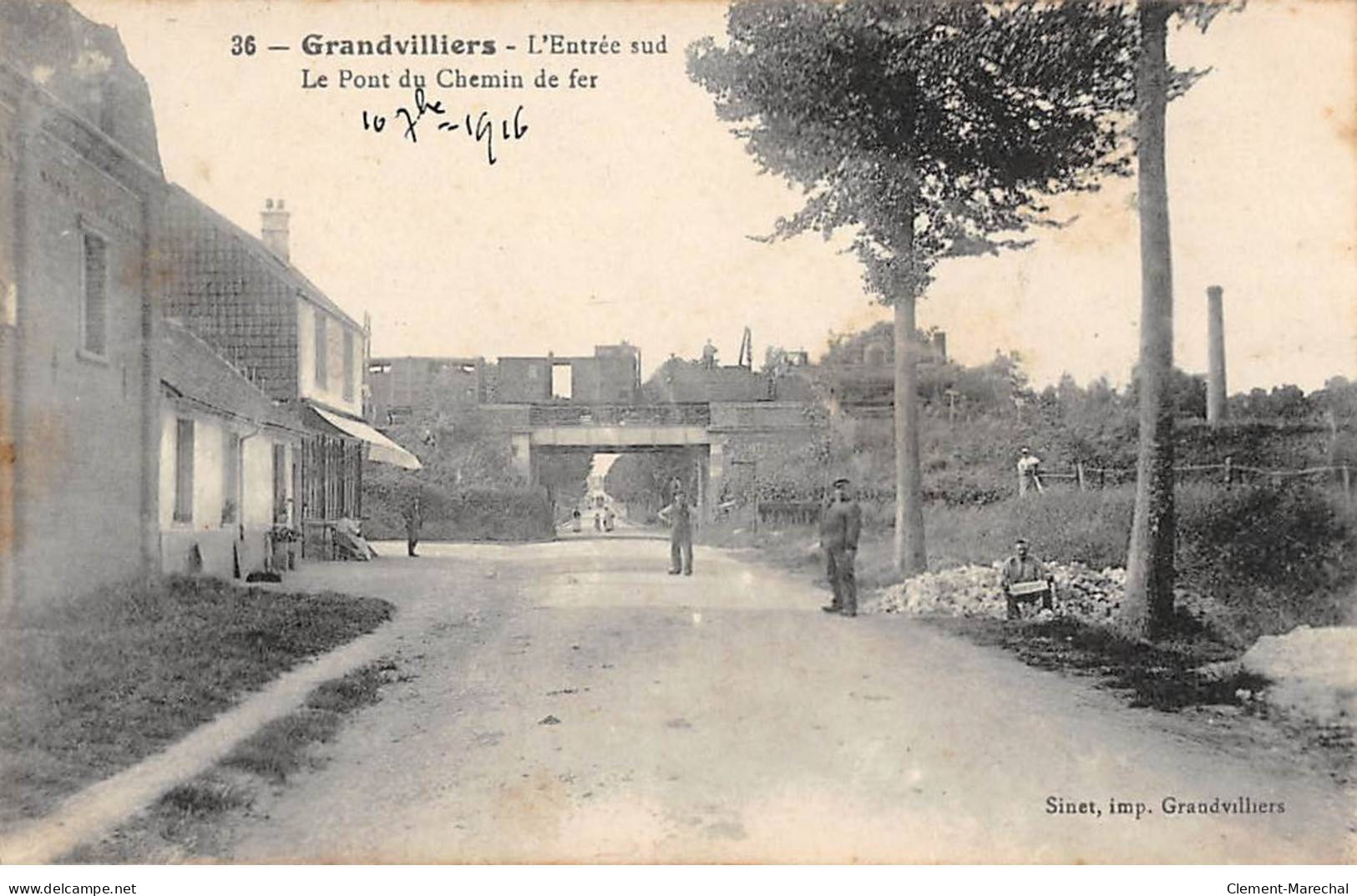 GRANDVILLIERS - L'Entrée Sud - Le Pont Du Chemin De Fer - Très Bon état - Grandvilliers