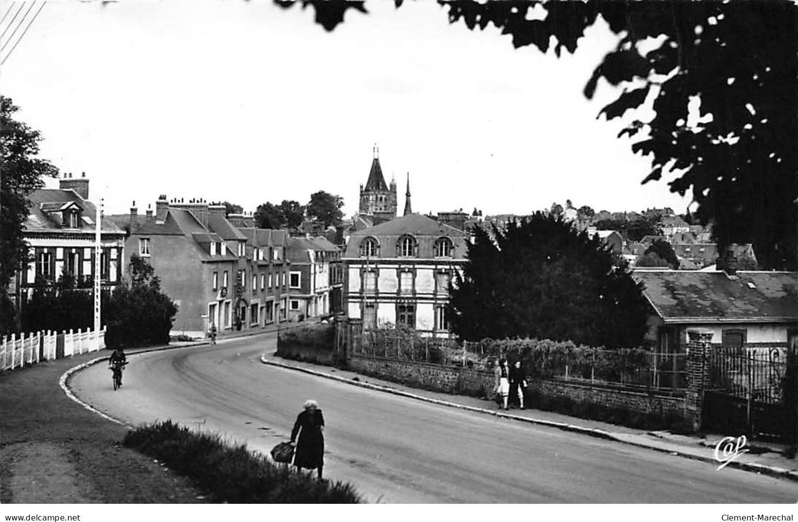 LAIGLE - La Rue De La Gare - Très Bon état - L'Aigle