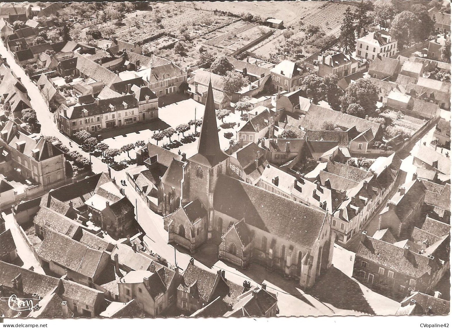 CHABRIS (36) Vue Aérienne - L'Eglise Et La Place De La Mairie En 1955  CPSM GF - Other & Unclassified