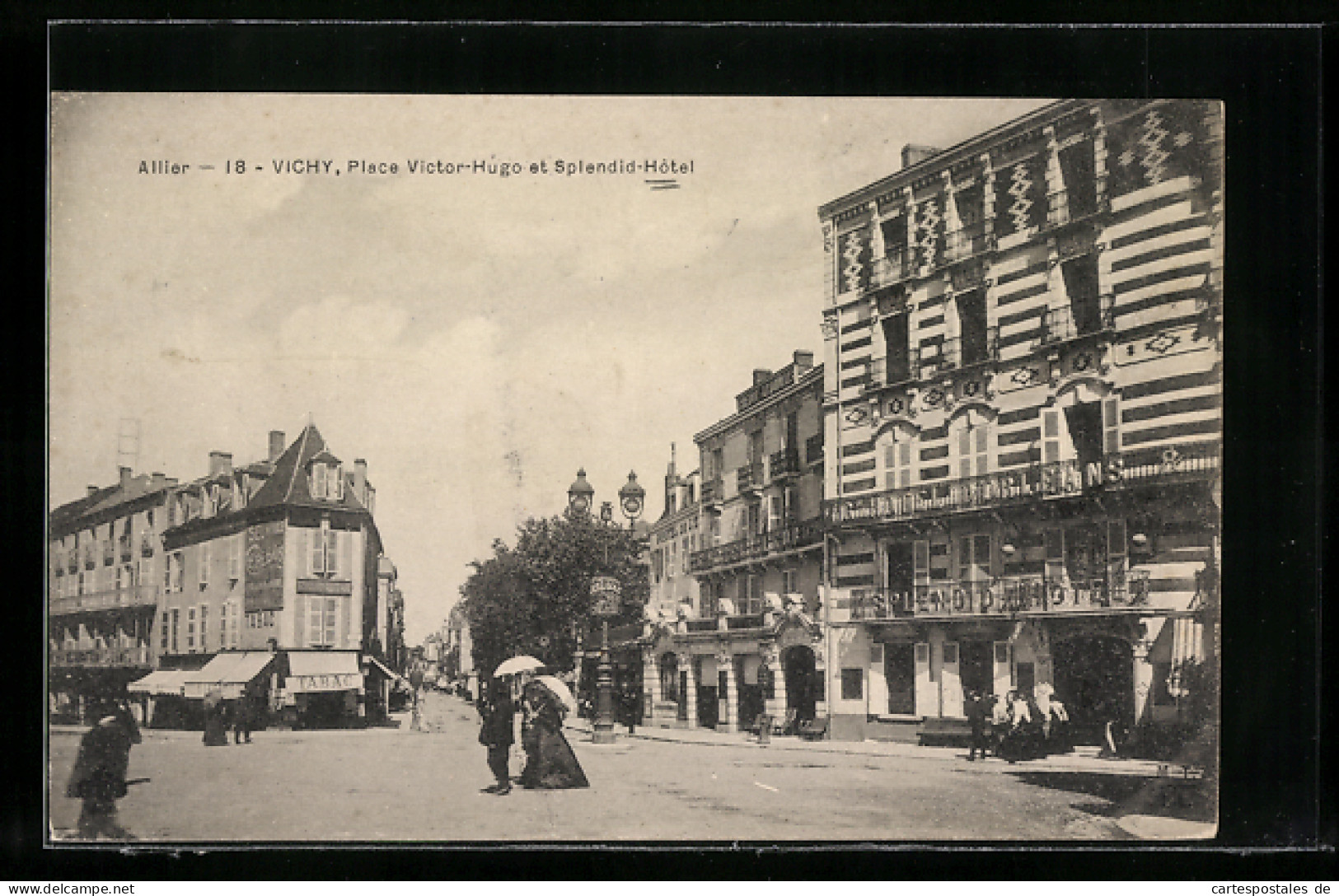 CPA Vichy, Place Victor-Hugo Et Splendid-Hôtel  - Vichy