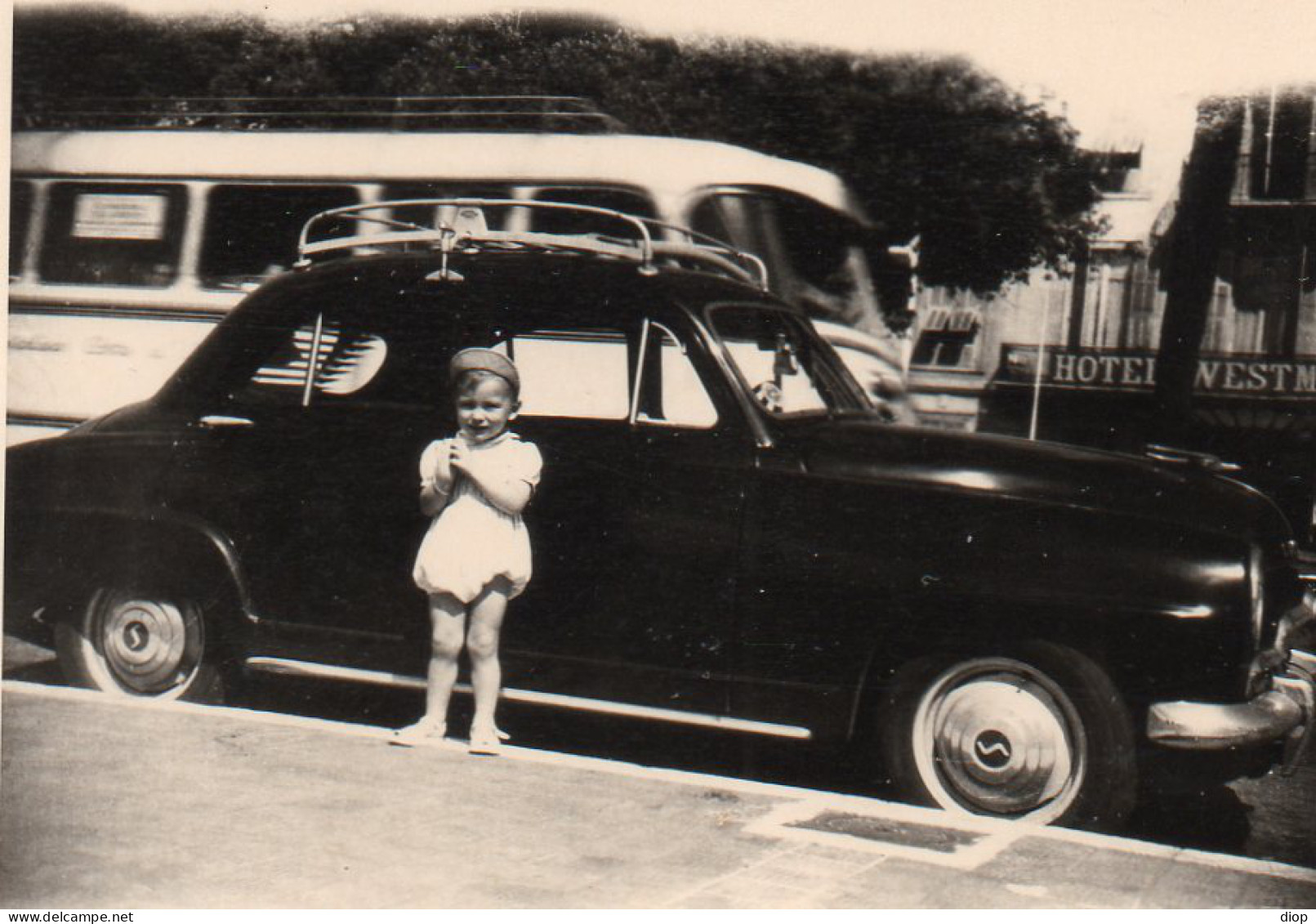 Photographie Photo Vintage Snapshot Enfant Child Voiture Car  - Automobiles