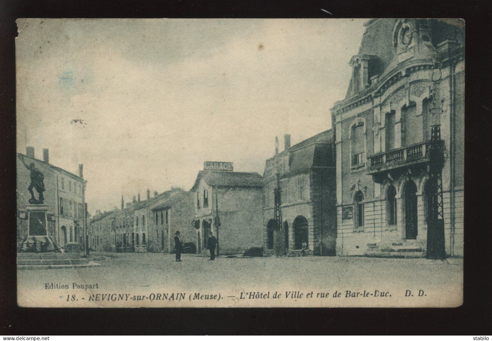 55 - REVIGNY-SUR-ORNAIN - L' HOTEL DE VILLE ET RUE DE BAR-LE-DUC - EDITEUR POUPART - Revigny Sur Ornain