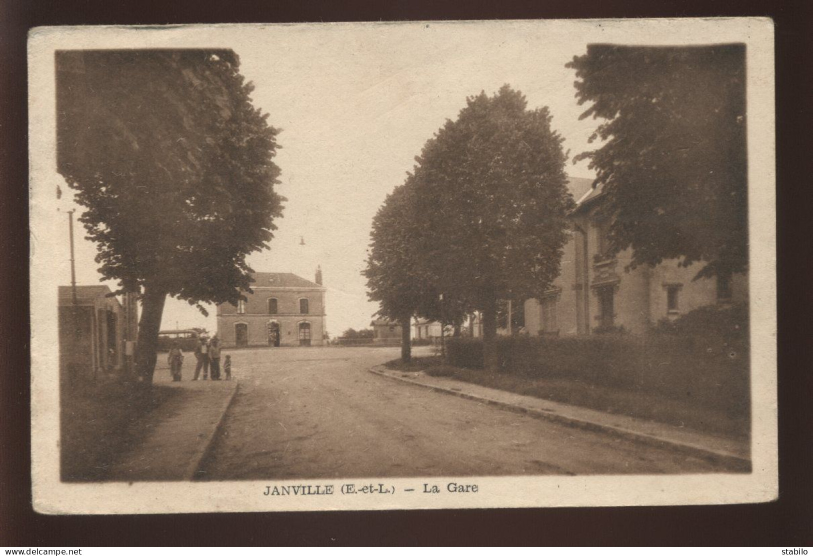 28 - JANVILLE - LA FACADE DE LA GARE DE CHEMIN DE FER - Sonstige & Ohne Zuordnung