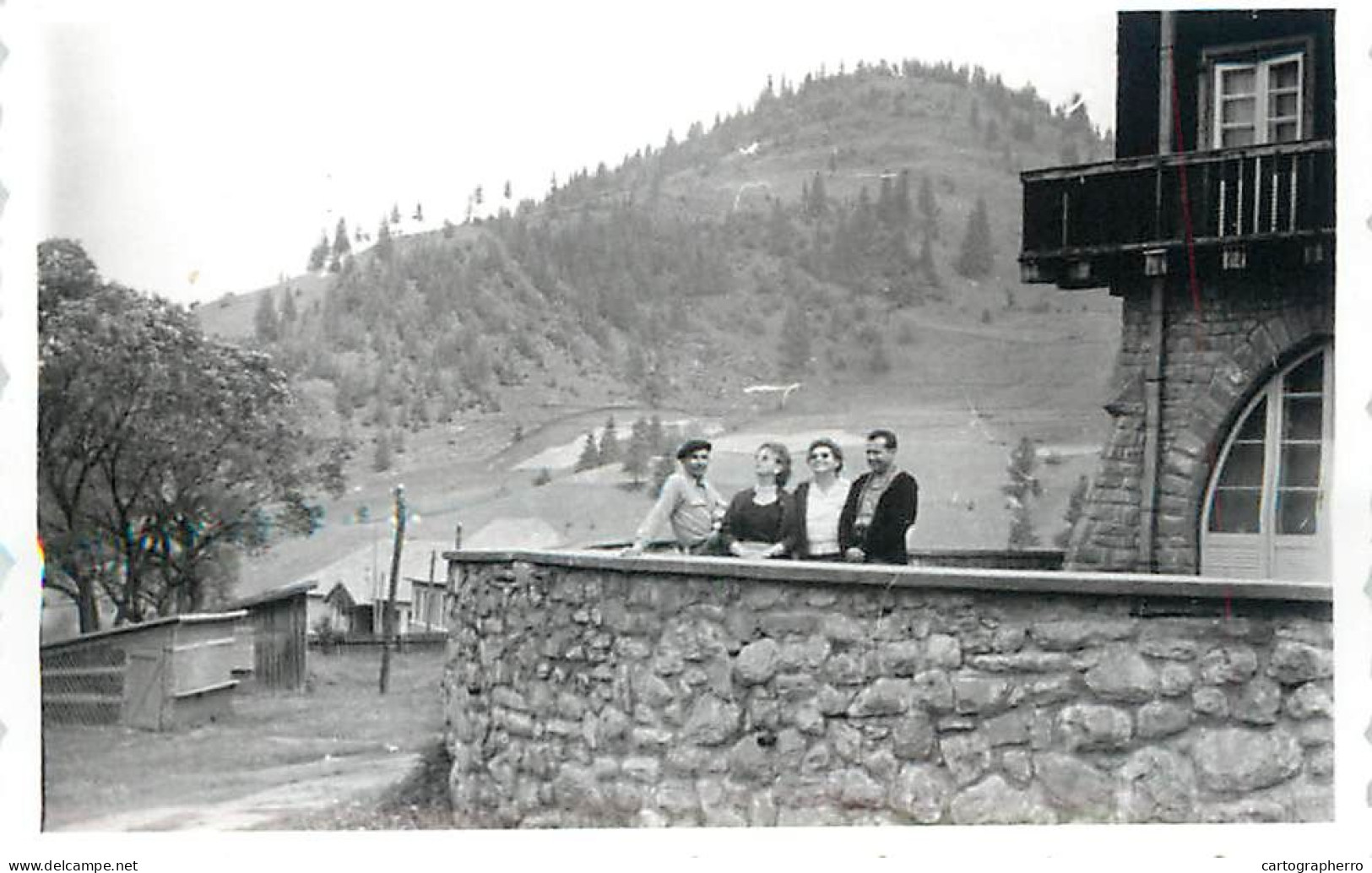 Anonymous Persons Souvenir Photo Social History Format Ca. 6 X 9 Cm Friends At Resort - Anonymous Persons