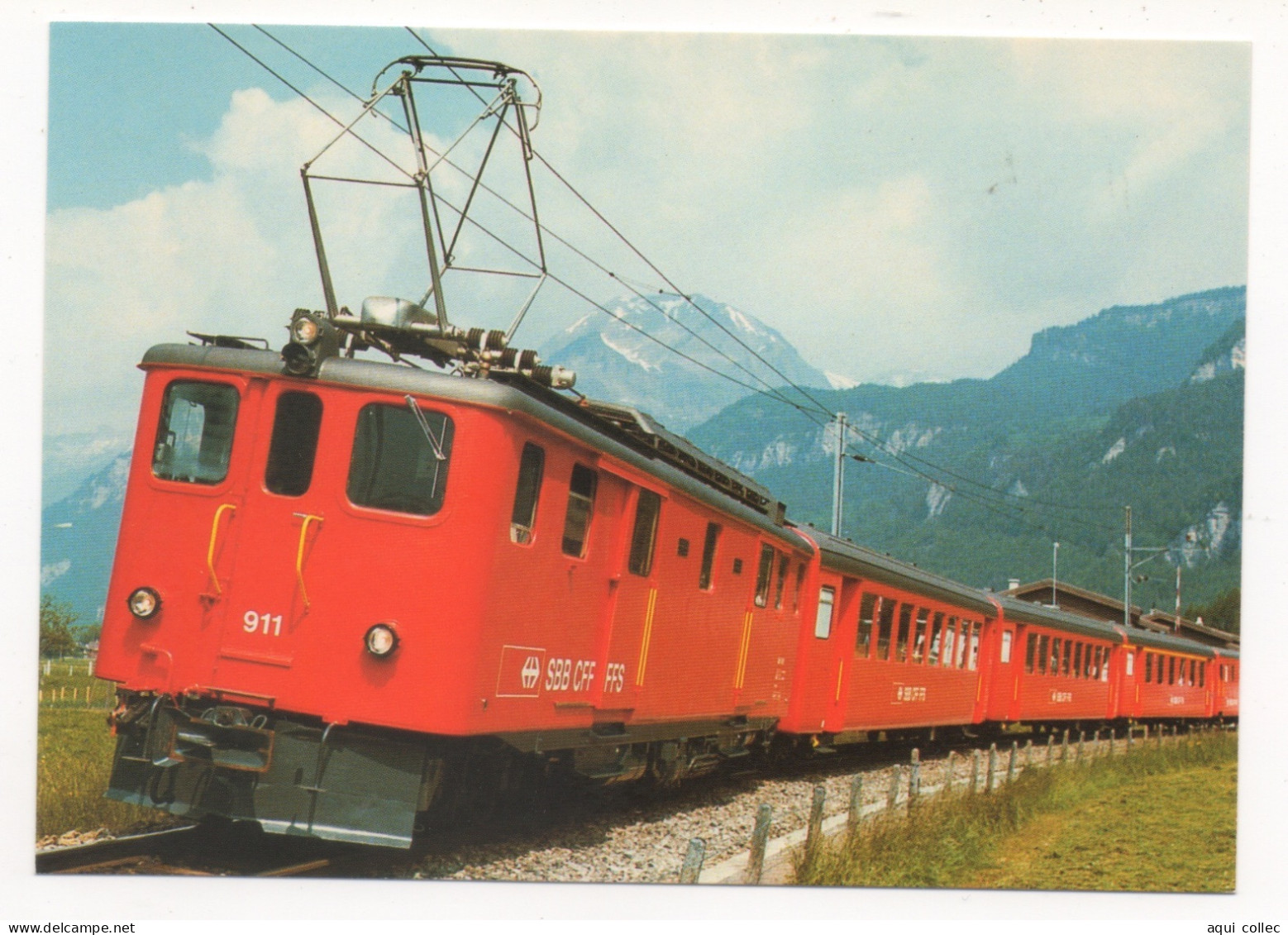 UN TRAIN À VOIE ÉTROITE CFF PRÉS DE MEIRINGEN TRACTÉ PAR UNE MOTRICE Deh 4/6 - Eisenbahnen