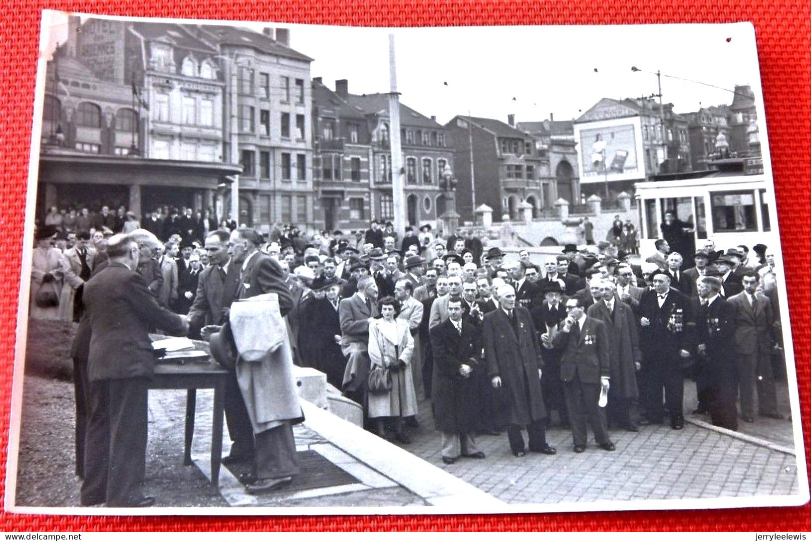 VERVIERS - Photo D'une Manifestation Place De La Victoire - (Photo G. Clipteux - Verviers) - Verviers