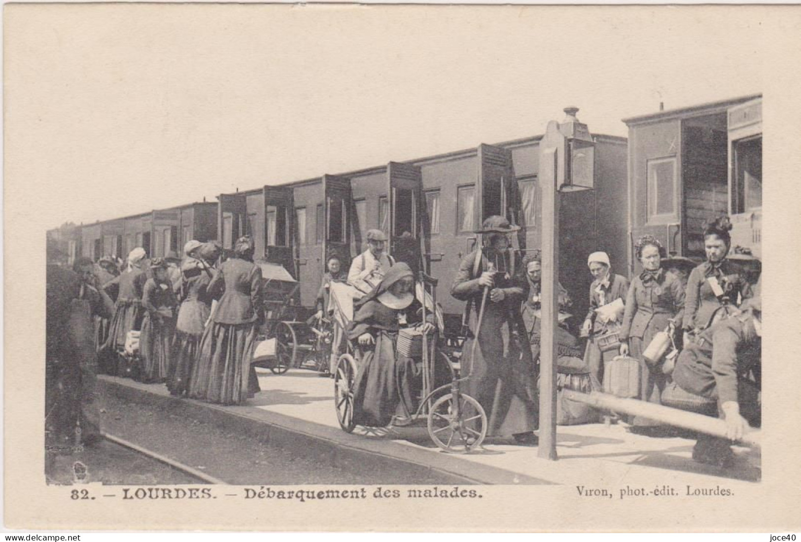 Lourdes, Débarquement Des Malades, Le Train Au Quai, Religieux - Sonstige & Ohne Zuordnung