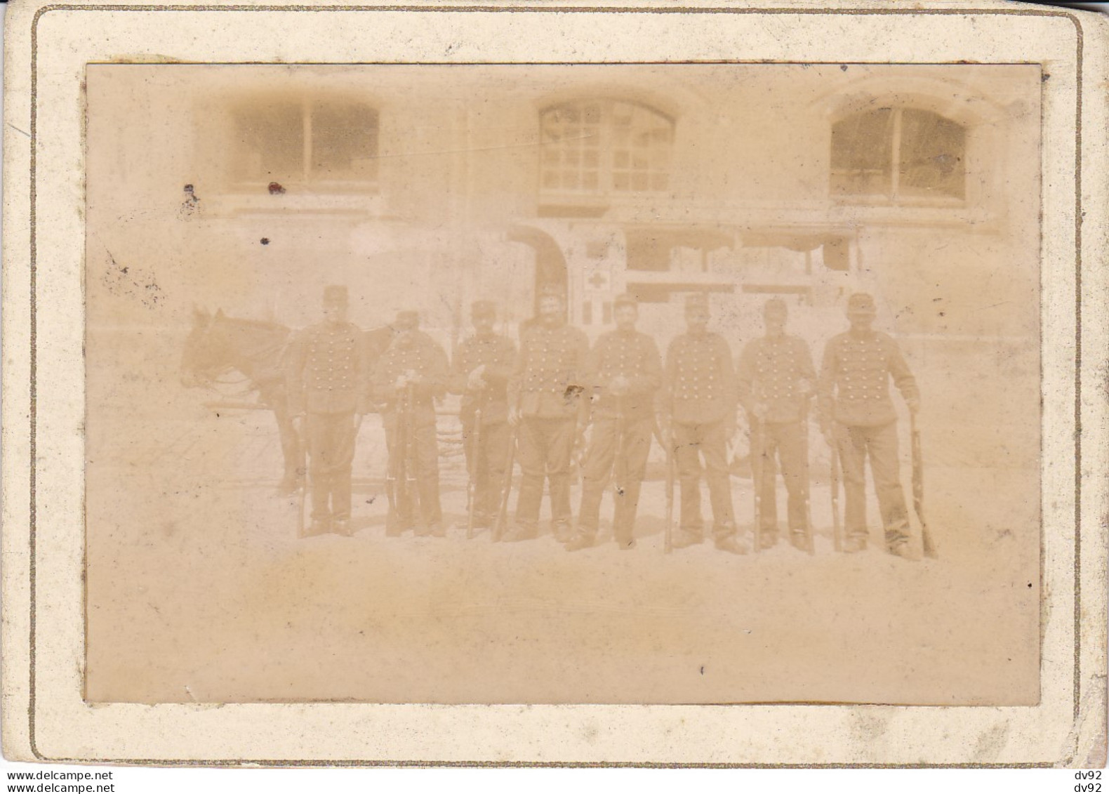 MILITAIRES ET AMBULANCE A CHEVAL  - Guerre, Militaire