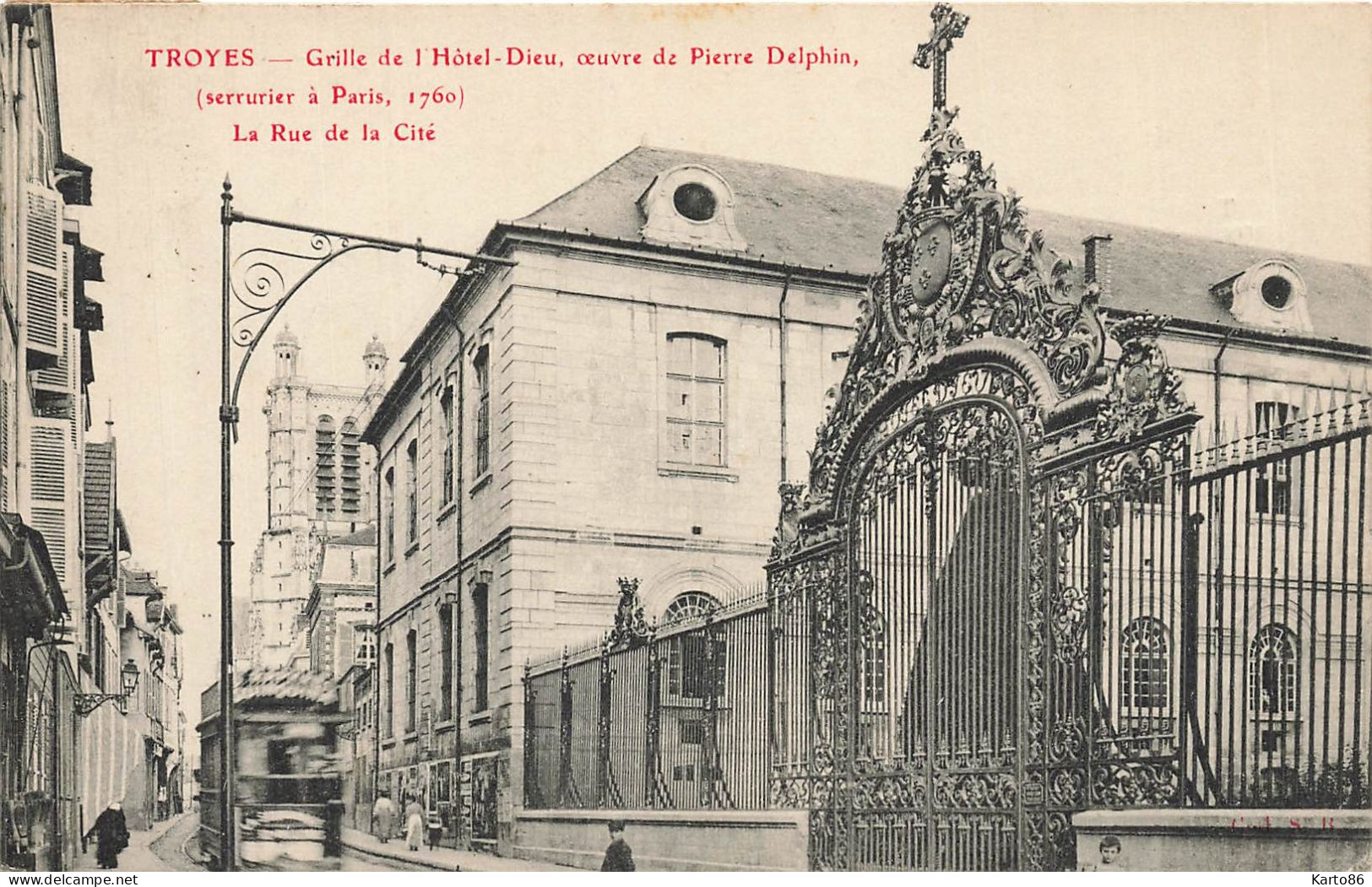 Troyes * Grille De L'hôtel Dieu , Oeuvre De Pierre Delphin * La Rue De La Cité * Tram Tramway - Troyes