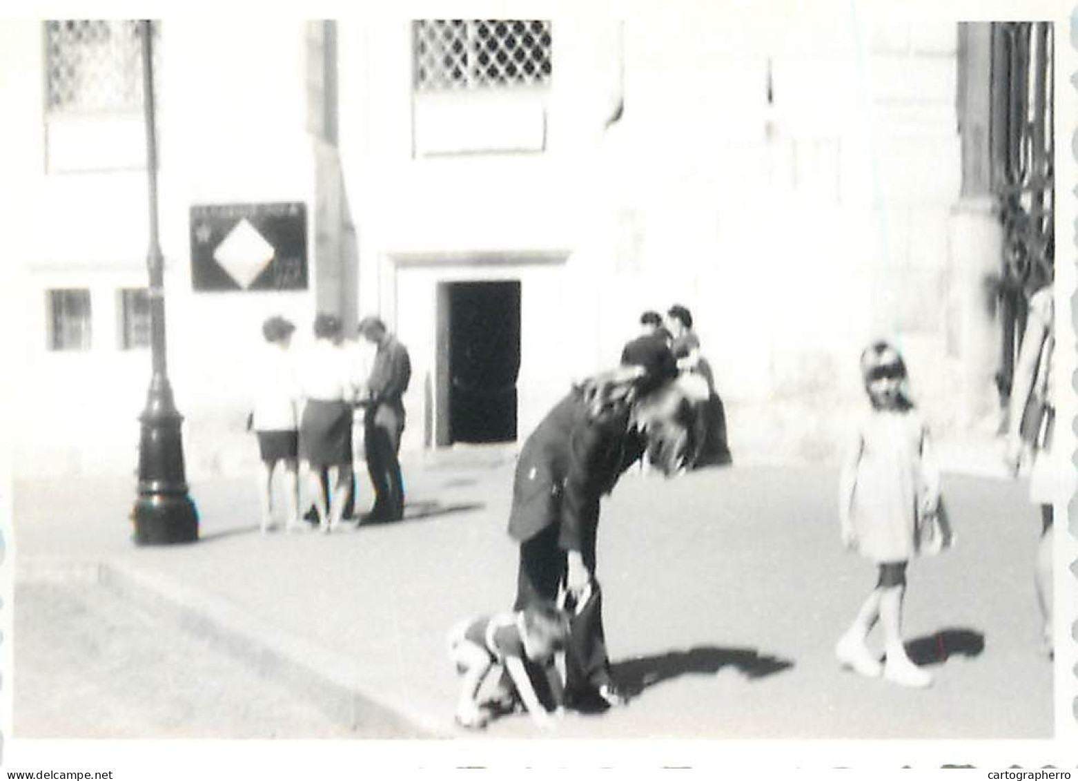 Anonymous Persons Souvenir Photo Social History Format Ca. 6 X 9 Cm Family Citybreak - Anonymous Persons