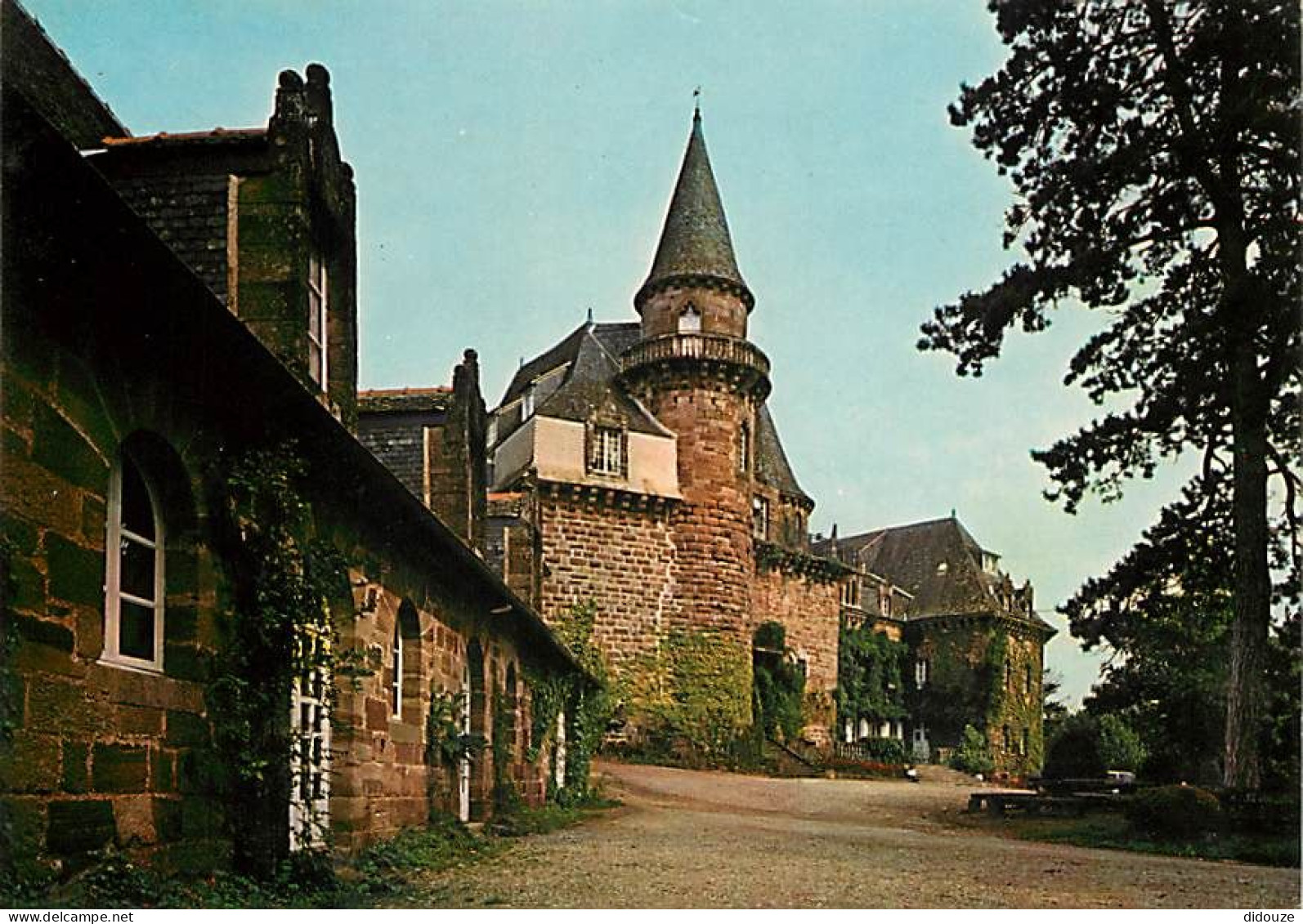 19 - Varetz - Château De Castel Novel - CPM - Voir Scans Recto-Verso - Other & Unclassified