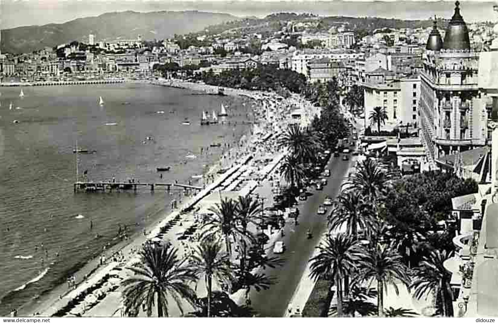 06 - Cannes - Le Boulevard Et La Plage De La Croisette - CPM - Voir Scans Recto-Verso - Cannes